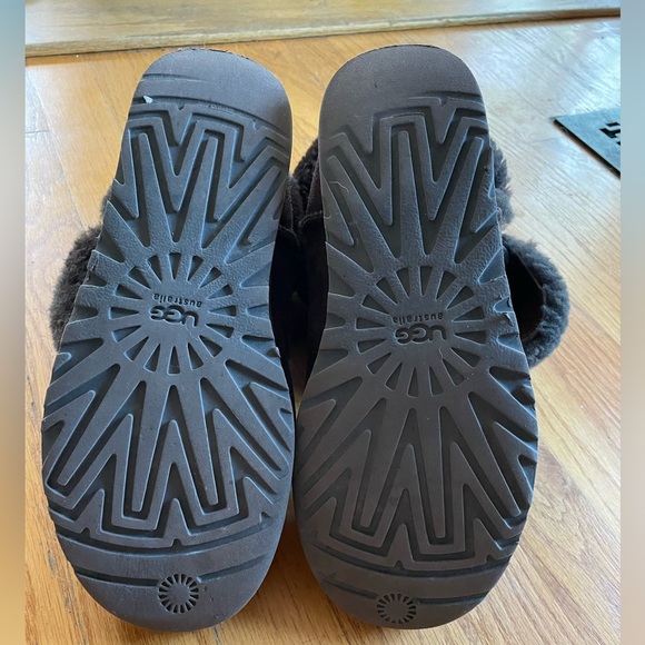 Dark Brown Bailey Uggs - size 9 - Picture 6 of 6